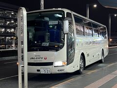 5時の無料バスでターミナル2へ
写真がそのバス