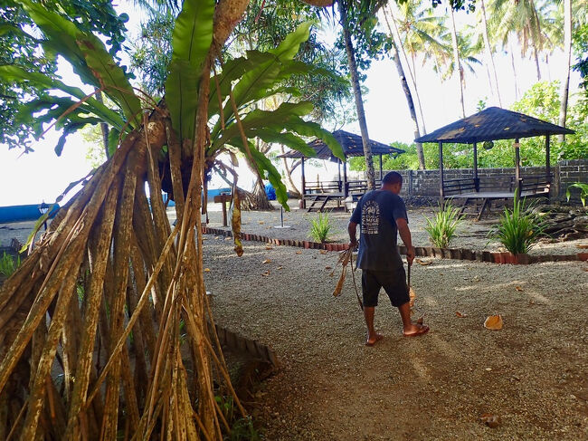 シュノーケルを持ってビーチに行き、