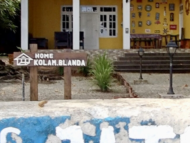 階段を上がって、部屋に戻ります。