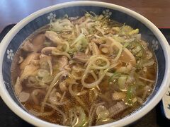 今日のお昼は中央ロープウェイ近くにある「とみたや」で鳥中華
ここの鳥中華美味しくて大好きです♪
価格も800円とお手頃