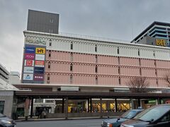 にしても、腹が減った。。

熟考の末、さっきのイオンに戻ることに。。
あそこのモスはやっていた。

歩き疲れたので。バスで2駅。

やっててよかったモスバーガー！

お腹を満たしてからイオンで再度お土産探し。

やっててよかったイオン！
ほんと助かりました。