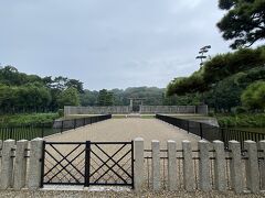 着きました～！
正面です。
この中には入れないですね。