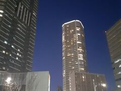 帰りもバスで。
勝どき駅に着いた頃にはすっかり暗くなっていました。