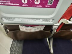 座席
そこまで狭くない