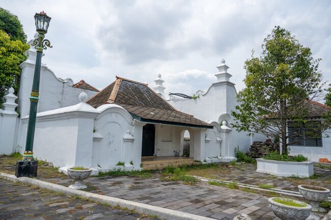 ☆ジョグジャカルタ王宮 （2024/12/21）<br /><br />現在でも王族が居住してますが、王室に関する工芸品が展示される博物館でもあります。