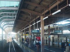 上小田井駅、通過
右側には名古屋市営地下鉄鶴舞線の電車