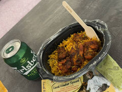 早々に出国して、晩ごはんは中のセブンで購入した「Local Hawkers Special」タンドーリチキンのっけバスマティライス。
がっつりスパイシーうまし。

Nhちゃんチャンギ空港情報ありがとー。

そして飲むといつも思うけど、カールスバーグっておいしいよね。