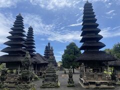 タバナンの近くに有名な寺院があったので、クタヘ移動する前に寄ってみた。正直なところ、私には感じるものが何もなかった。ジャティルウィの散策中に寄った寺院の方が、空気感が断然良かった。