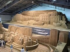 「ヴェルサイユ宮殿」。手前に「ナポレオンの戴冠式」