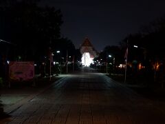 　ウィハーン・プラ・モンコン・ボピット。高さ17mのプラ・モンコン・ボピット仏を本尊とする寺院です。