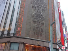 三越。