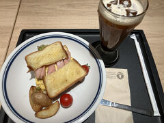 貧乏人の神アイテム、プライオリティパスを使って関西空港でまずは朝ご飯。
