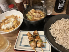 意外と川越の夜は賑わっている。
今夜は焼鳥日高屋で乾杯。