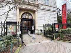 セルニュスキ美術館の全景
この右奥はモンソー公園が広がる

セルニュスキは帰国後モンソー公園ベラスケス通りにこのイタリア様式の邸宅を建て持ち帰った美術品を並べ公開します

その頃のパリの人気はジャポニズム
セルヌスキの自宅コレクションには多くの人たちが押し寄せました