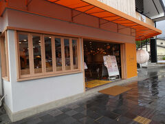 いろいろお店を見ながら、台湾スイーツのお店に寄って、お茶を飲みます。