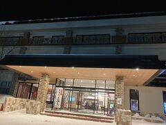 今回のお宿、奥日光高原ホテルに到着。
無事に着けて良かった。

周りは凄い積雪！
このお宿の駐車場はきちんと除雪されていて助かる。