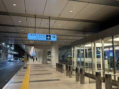 午前0時頃の羽田国際線ターミナルです。インバウンド帰国勢も多いので、結構にぎわっています。