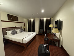 カンボジアはホテルが安くて広くてきれいで良いです。
この時は朝食付きで1泊約5,000円でした。最高です。