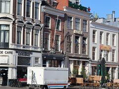 宿泊した「アマデウス・ホテル」B&Bですね（左から3軒目）