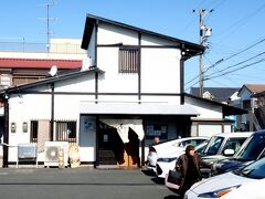 　この日のランチはうなぎの人気店「あおいや」。初日の昼食が関東風だったので、関西風を選んだ。この日は歩いて行ったが、JR浜松駅からバスで15分ほどだ。「飯田」のバス停はすぐそば
