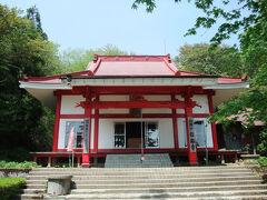 創建については不詳であるが、寺伝では白鳳年間（7世紀後半）に役小角が開いた寺と伝えられます。茨城県最高峰である八溝山の八合目付近に位置することから坂東三十三観音巡礼における最大の難所と言われています。