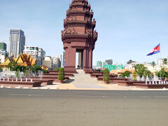 　こちらが独立記念塔。1958年の完成です。