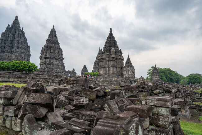 ☆プランバナン寺院（2024/12/21）<br /><br />この様に崩れている部分も多く、修復にはかなりの時間が必要だそうです。