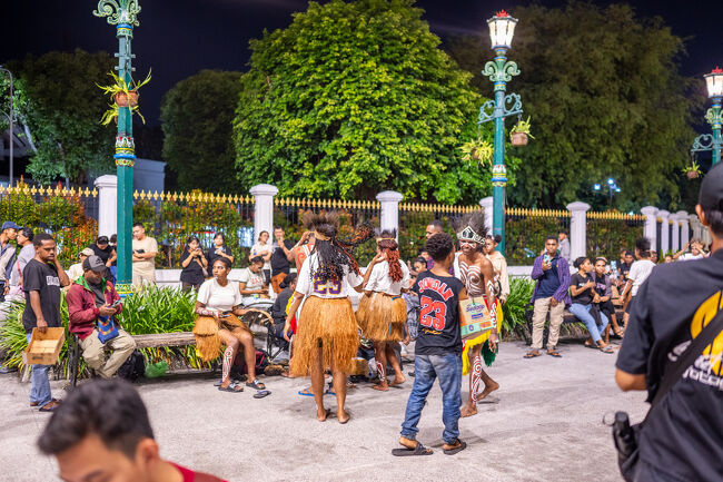 ☆マリオボロ通り（2024/12/21）<br /><br />あれは民族衣装でしょうか？