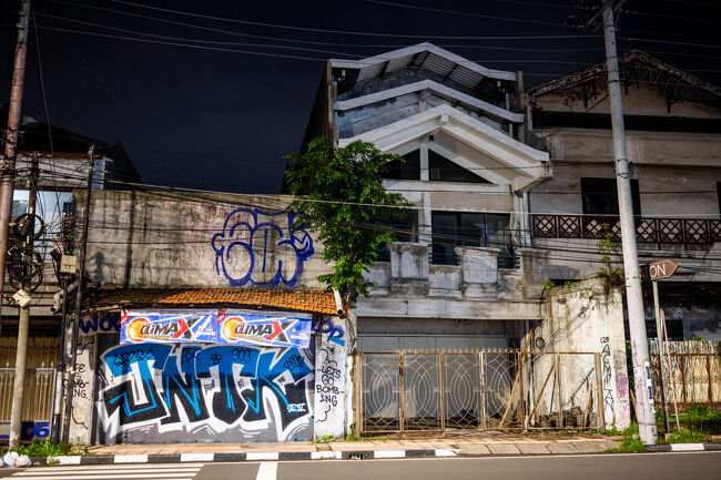 ☆Mataram St（2024/12/21）<br /><br />1本違う通りだけで、ここまで雰囲気が変わるのか。<br />特に見所は無さそうなので、途中でGrabを利用してホテルへ帰りました。どうせなら馬車に乗ってみたかったな。