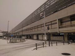 現在の時刻は７：２０…

途中、米原周辺は雪の影響で速度を落としての運行でしたが、大きなトラブルなく無事に京都駅に到着しました(^^)