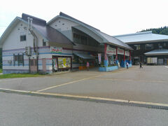 食彩館の隣にある津南観光物産館．こちらにはお土産が売られていました．