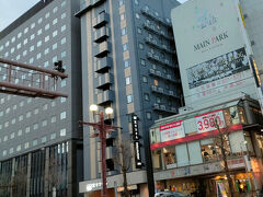 今回のホテルは「変なホテル」2泊します。
天文館にあり、アーケードも空港バスのバス停も近く、とても便利な所でした。