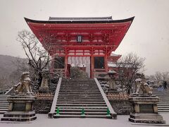 清水寺に到着しました(^^)

時刻は７：５６…