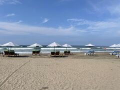 朝食を済ませたら、今度はもう少し遠くのスミニャックの方までビーチを散歩。レギャンから離れるにつれて、どんどん雰囲気が良くなっていくなと思った。