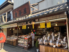 柴又帝釈天の参道にある手焼きせんべい『金子屋』