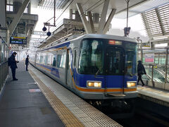 30分程撮影して関西空港駅から南海線エアポート急行に乗って泉佐野駅へ
同一ホームで和歌山市行きの特急サザンに乗り換えます。