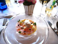 「どうする、京都でも行く？」
「でもせっかくだし大阪の骨董店見てみない？」

どっちにしてもまずは腹ごしらえです。
本日はスペイン料理！
予約してたエルポニエンテで。

甘海老のカルパッチョ　トリュフ風味のクリーム、アホブランコのアイス添え
アイスと共に食べるカルパッチョが不思議な感覚だけど美味。