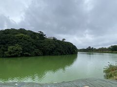 前方後円墳の上あたりです。
古墳の感じ出てますね。