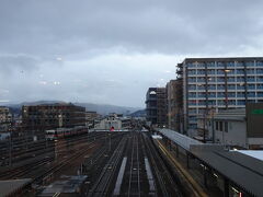 高山駅から見た線路。