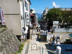 名残惜しく10時にチェックアウトしました。
お宿は石段街に面しています。
少々観光して帰りました。