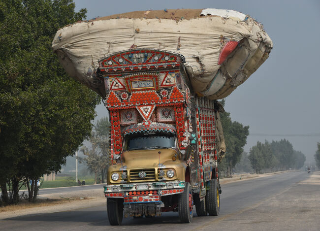 (26)前「24」「25」番と同じ<br />〇頑張れ「デコトラ」と、つい応援したくなる～!!