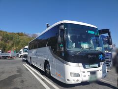 お客さんは意外と 多くて 座席はほぼ 埋まっていました。
最初の休憩は 中居パーキングエリアです