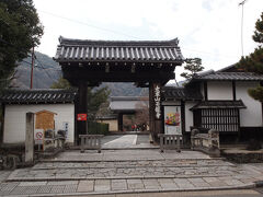13：12　天龍寺の山門　奥に中門が見えてます。
