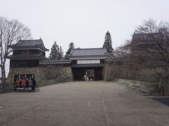 ●上田城跡＠上田城跡公園

今日の午前中の予定は、ここ！
上田に来たなら、上田城跡をおさえておかなくては…。