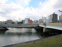 【相生橋】
1983年(昭和58年)竣工、Ｉ桁橋

橋上に交差点のあるＴ字橋。