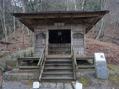 ●薬師堂＠鹿教湯温泉街

続いて、薬師堂です。
病気平癒の仏様である薬師如来が安置されています。