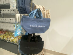 そして、DEAN & DELUCA （ロイヤルハワイアン）へ移動。

お店の場所が変わっていました。（前のお店の隣かな？）
