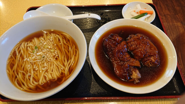 横浜散歩 横浜中華街にある創業70年超の徳記へ名物豚足麺を食べ