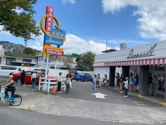 途中、レナーズのマラサダのお店。

出来立てのマラサダを食べて帰るだけならば、トロリーは、HiBusがお勧め。

レナーズ前で下ろしたバスが、カハラモールへ行き、ちょうど良い時間に反対側の停留所に停まってワイキキへ戻ってくれます。