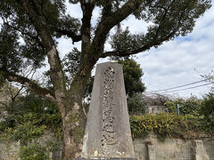 西南戦争銃弾跡からさらに徒歩10分ほど歩くと、
西郷隆盛終焉の地に辿り着きます。
鹿児島市内には天文館周辺含め歴史偉人にまつわるスポットが多くありました。